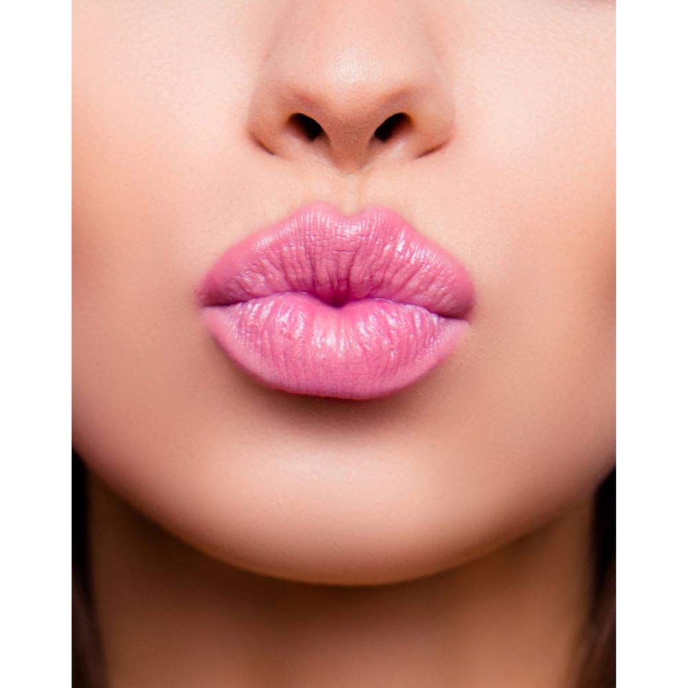 LAKME LIP LOVE CHAPSTICK STRAWBERRY, 4.5 G