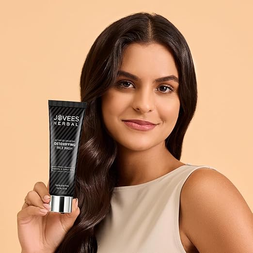 JOVEES HERBAL ACTIVATED CHARCOAL DETOXIFYING FACE/WASH FOR DEEP PORE CLEANSING, 120ML