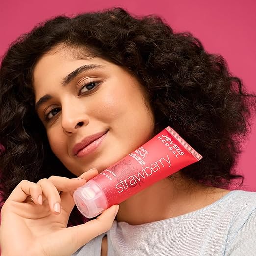 JOVEES HERBAL STRAWBERRY FACE WASH FOR HYDRATING & GLOWING SKIN WITH STRAWBERRY EXT. 120ML